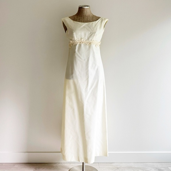 2 Piece Vintage Wedding Dress - Picture 3 of 17